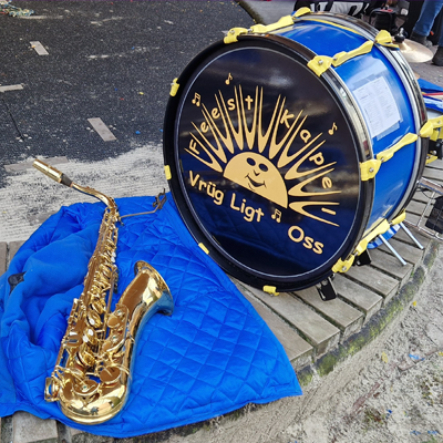 Feestkapel Vrüg Ligt – over ons